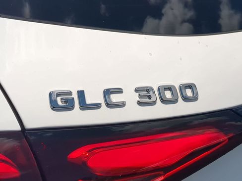 Used 2025 Mercedes-Benz GLC 300 4MATIC image 12