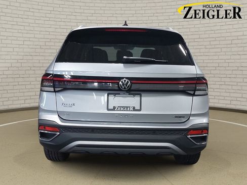 Used 2025 Volkswagen Taos SE AWD/4WD image 6