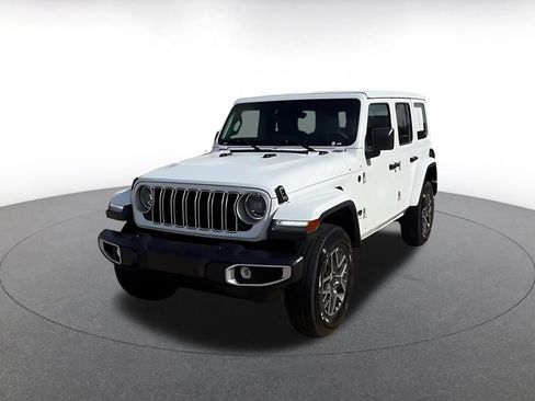 Used 2025 Jeep Wrangler Unlimited Sahara AWD/4WD image 7