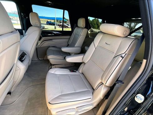 Used 2024 Cadillac Escalade Premium Luxury image 25