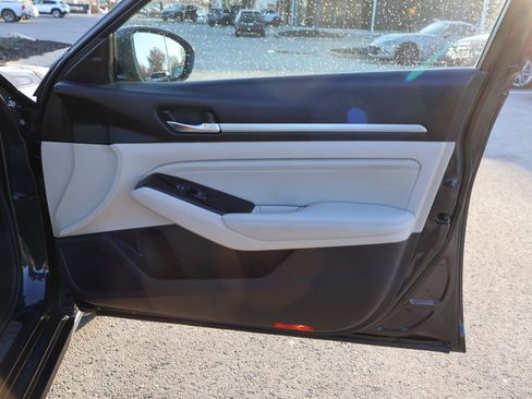 Used 2020 Nissan Altima 2.5 Platinum image 9