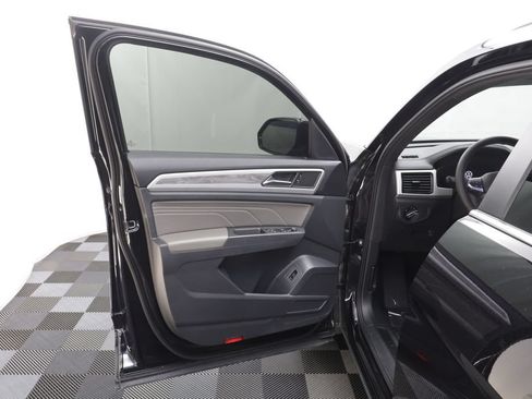 Used 2023 Volkswagen Atlas Cross Sport SE w/ Black Wheel Package AWD/4WD image 5