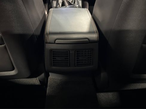 Used 2014 Dodge Challenger R/T RWD image 34
