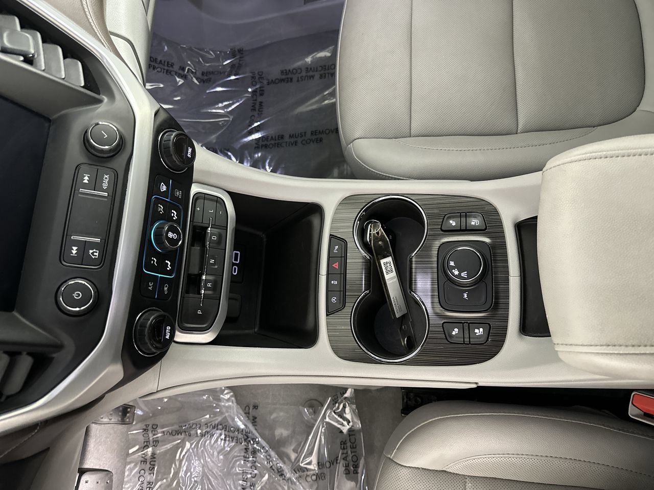 Used 2020 GMC Acadia SLT w/ Driver Alert Package II FWD image 9