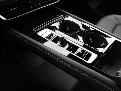 Certified 2025 Volkswagen Atlas Cross Sport SEL R-Line image 19