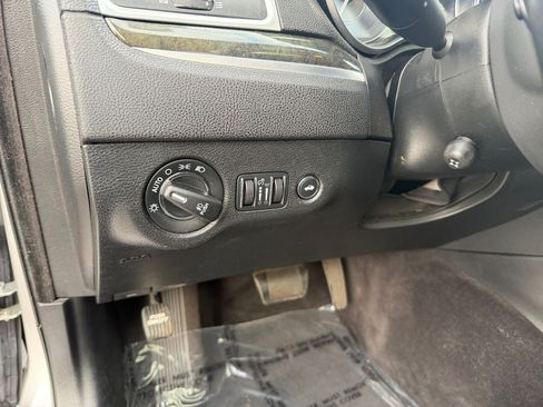 Used 2016 Chrysler 300 C RWD image 19
