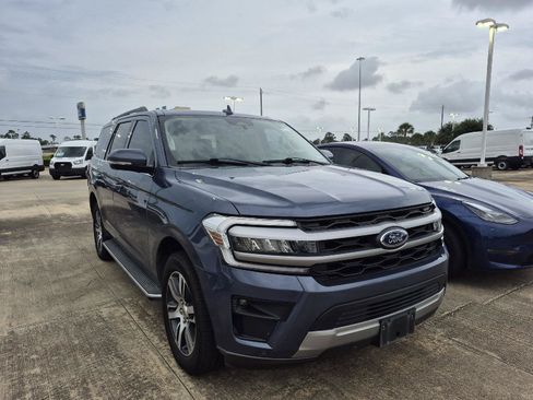 Used 2022 Ford Expedition XLT RWD image 2