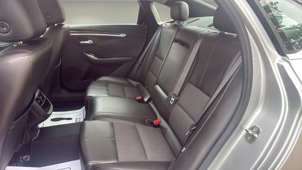 Used 2016 Chevrolet Impala LT FWD image 13