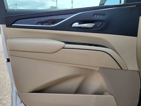 Used 2022 Cadillac Escalade ESV Premium Luxury AWD/4WD image 18