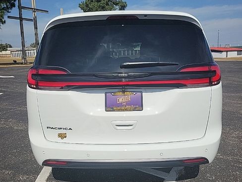New 2026 Chrysler Pacifica Select image 6