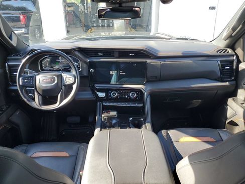 Used 2023 GMC Sierra 1500 AT4 w/ AT4 Premium Package AWD/4WD image 12
