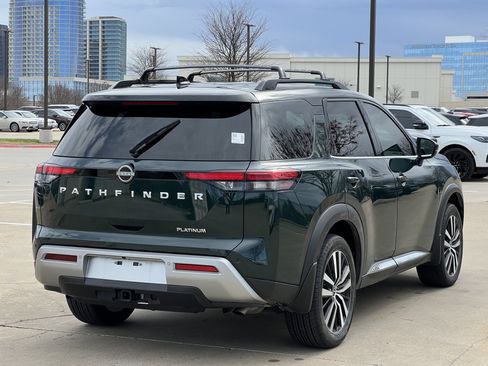Used 2024 Nissan Pathfinder Platinum image 9
