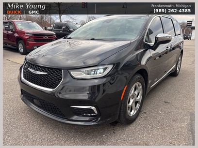 Used 2023 Chrysler Pacifica Limited