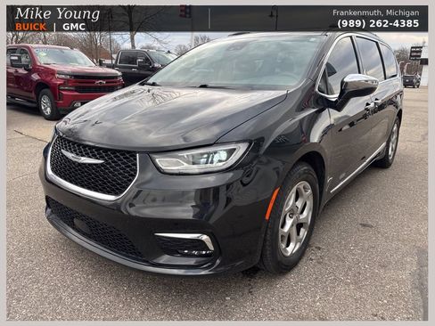 Used 2023 Chrysler Pacifica Limited FWD image 1