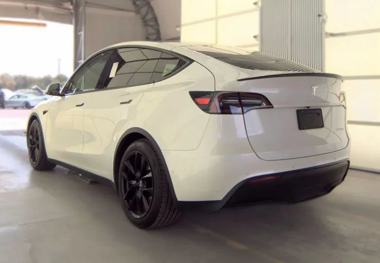 Used 2022 Tesla Model Y Performance AWD/4WD image 3