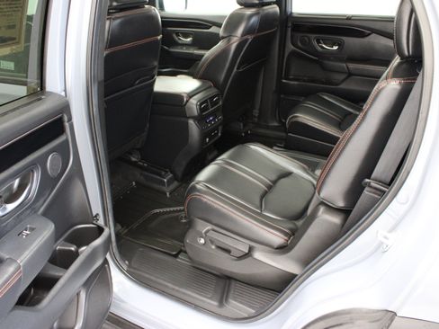 Used 2025 Honda Pilot TrailSport image 29