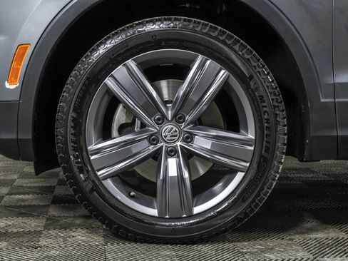 Used 2020 Volkswagen Tiguan SEL w/ Tiguan Two-Row MDO Package image 25