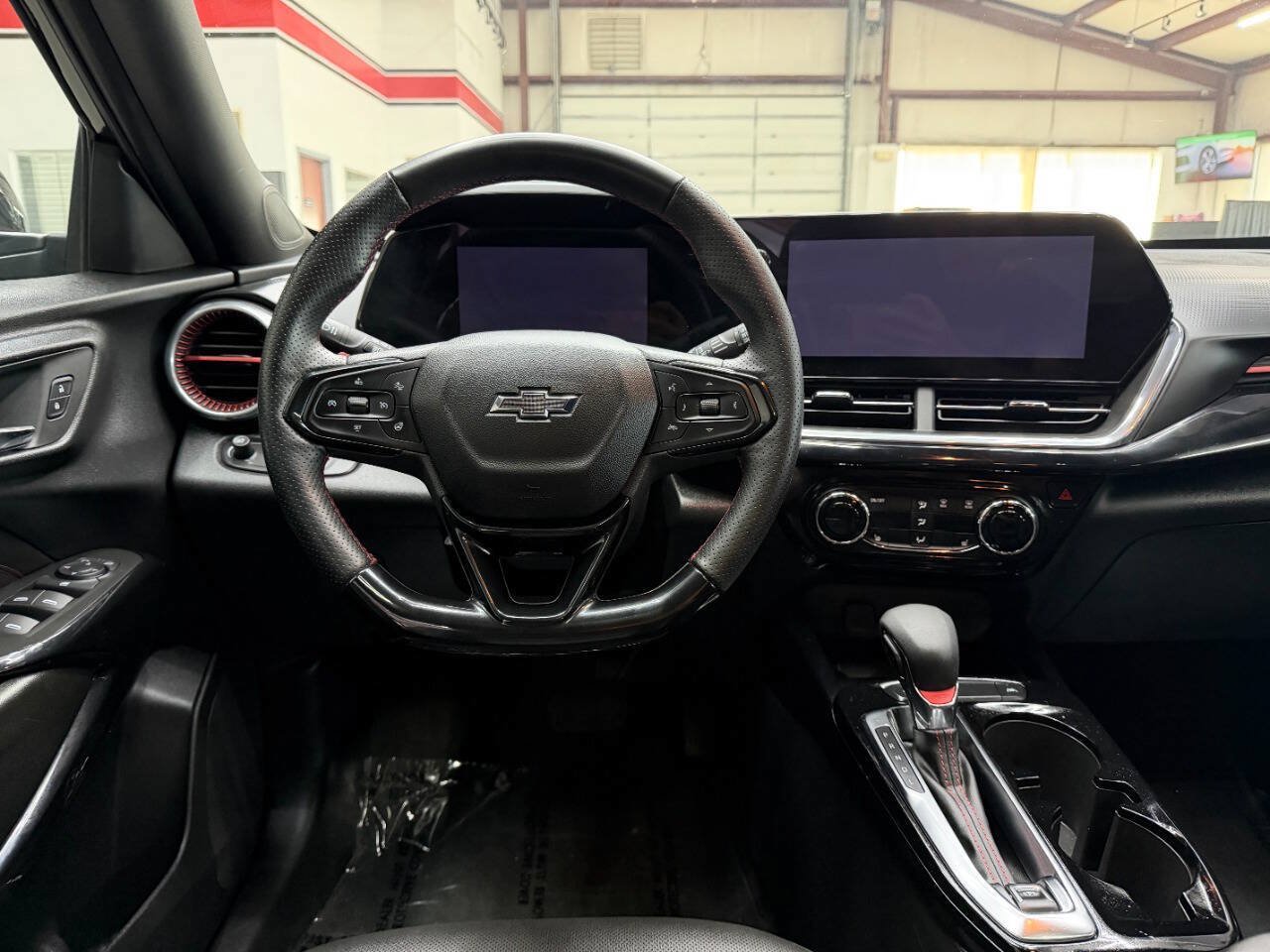 Used 2025 Chevrolet Trax RS w/ Sunroof Package FWD image 20