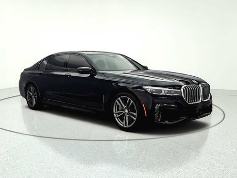 Used 2020 BMW 750i xDrive w/ Executive Package AWD/4WD image 9