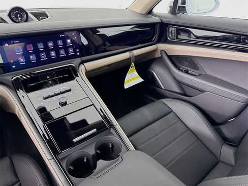 New 2025 Porsche Panamera 4 image 26