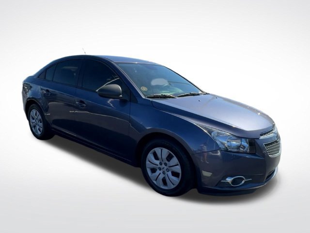 Used 2013 Chevrolet Cruze LS FWD image 2