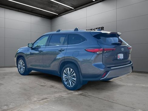 Certified 2020 Toyota Highlander Platinum AWD/4WD image 3