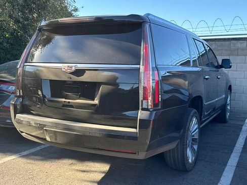 Used 2019 Cadillac Escalade ESV Platinum AWD/4WD image 4