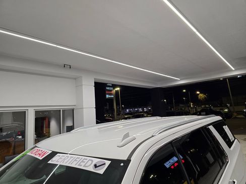 Used 2023 Chevrolet Suburban LT image 12