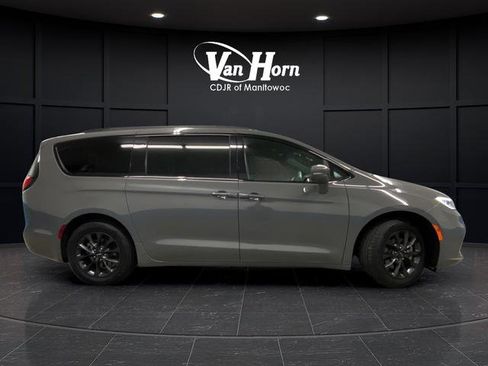 Used 2021 Chrysler Pacifica Touring-L w/ S Appearance Package FWD image 8