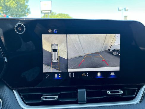 New 2026 Chevrolet Equinox LT w/ Safety and Technology Package FWD image 21