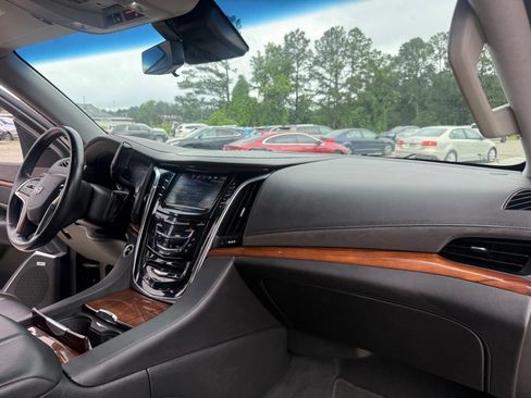 Used 2017 Cadillac Escalade Premium Luxury AWD/4WD image 25