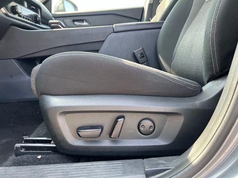 Used 2024 Nissan Rogue SV AWD/4WD image 9