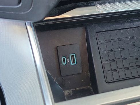 Used 2023 Ford F150 Limited image 24