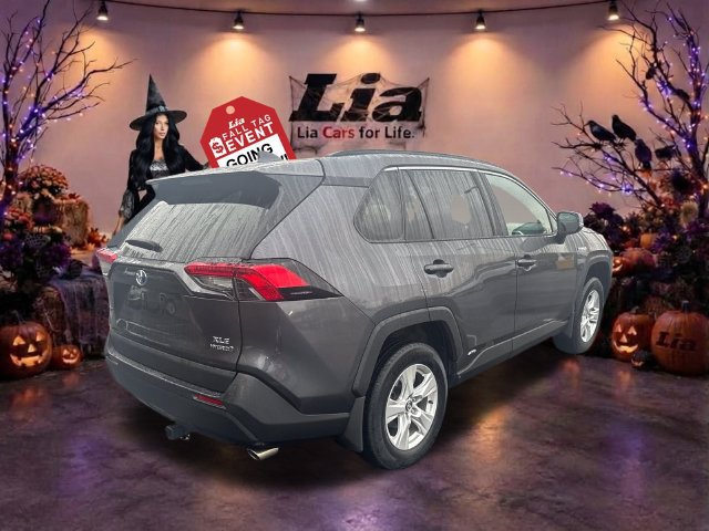 Used 2020 Toyota RAV4 XLE w/ Convenience Package AWD/4WD image 3