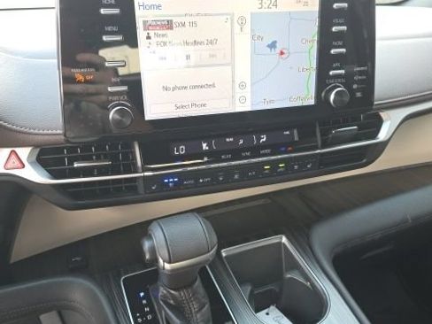 Used 2021 Toyota Sienna Platinum FWD image 15