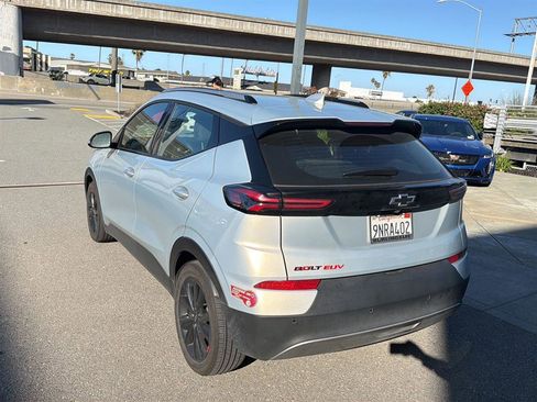 Used 2023 Chevrolet Bolt EUV LT w/ Redline Edition FWD image 8