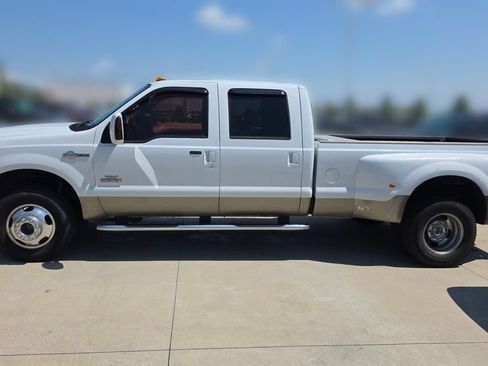 Used 2005 Ford F350 4x4 Crew Cab DRW Super Duty image 2