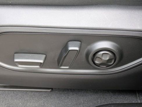 New 2025 Jeep Grand Cherokee Limited w/ Black Appearance Package image 18