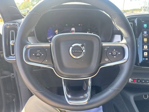 Used 2024 Volvo XC40 B5 Core image 17