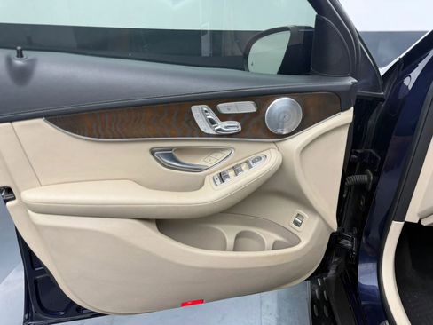 Used 2018 Mercedes-Benz GLC 300 4MATIC image 9