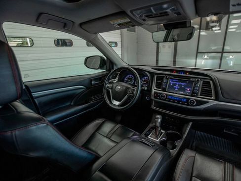 Used 2019 Toyota Highlander SE AWD/4WD image 15