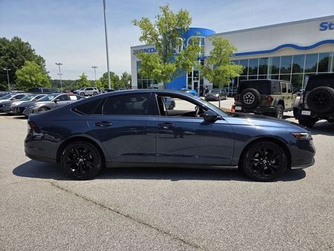 Used 2025 Honda Accord SE image 4