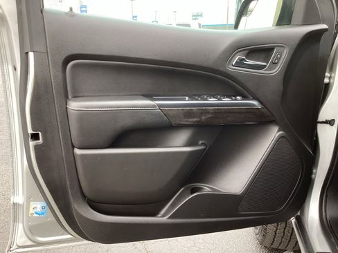 Used 2017 GMC Canyon SLE image 30