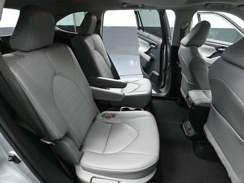 Used 2021 Toyota Highlander XLE image 47