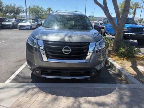 Certified 2022 Nissan Pathfinder SL image 2