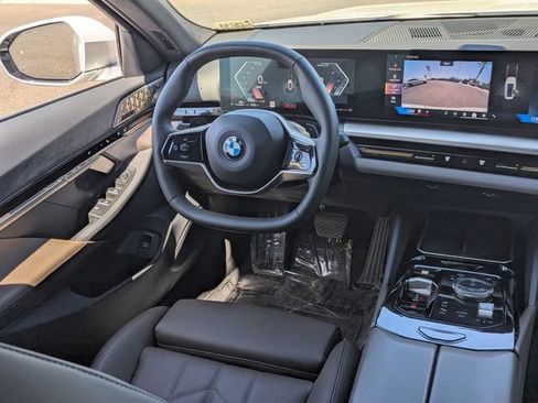Used 2025 BMW 530i xDrive AWD/4WD image 17