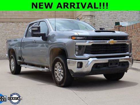 Used 2025 Chevrolet Silverado 3500 LT w/ Safety Package AWD/4WD image 2