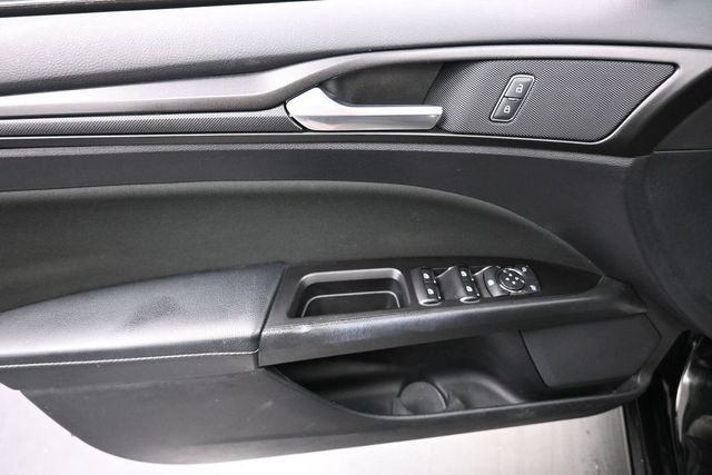 Used 2018 Ford Fusion SE w/ Equipment Group 201A FWD image 13