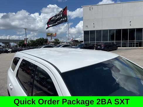 Used 2021 Dodge Durango SXT w/ 3rd Row Seating Group RWD image 3