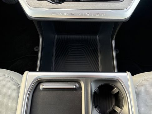 Certified 2025 Ford Expedition Max Platinum image 33